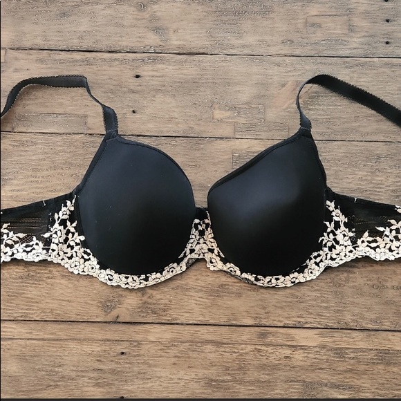 2/$18. ”WACOAL” BLACK BRA w/WHITE LACE DETAIL SIZE 38C - Picture 2 of 8